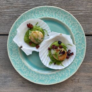 How do you lift a Michelin grade entree of scallops, just add our Micro Chervil 👌