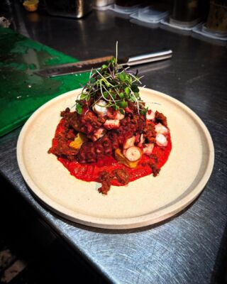 Elevating this mouthwatering octopus from @ohlorettawinebar with the freshest finishing touch! 🌱

📷 @ohlorettawinebar 

Sous vide then char grilled octopus, shallow fry potatoes, crumbled chorizo and Harissa sauce, topped with our micro salad mix.